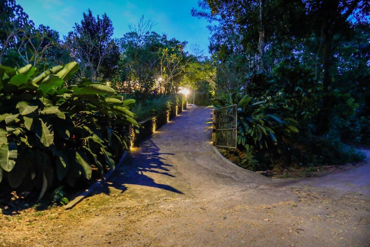 Tranquilisle Hotel Kandy Bagian luar foto