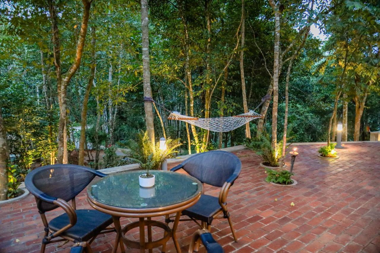 Tranquilisle Hotel Kandy Bagian luar foto